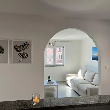 Laguna Apartment *